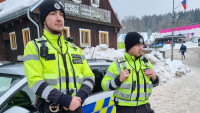 policie tw FomzHjSX0AAG8Nh